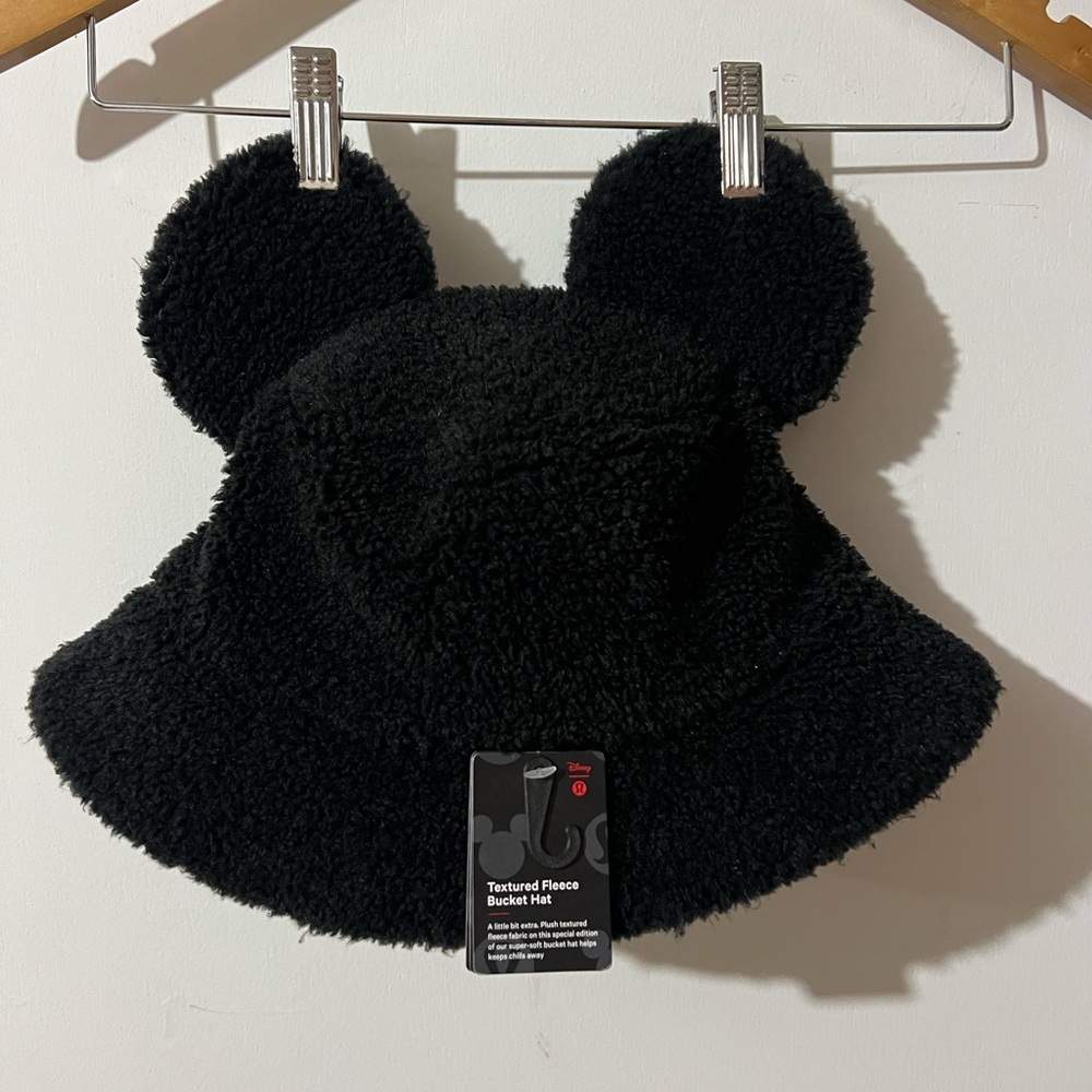 NWT Disney x lululemon
Textured Fleece Bucket Hat Black - Picture 2 of 5